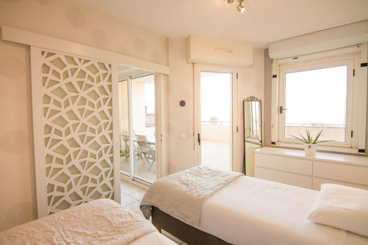 Front De Apartment *