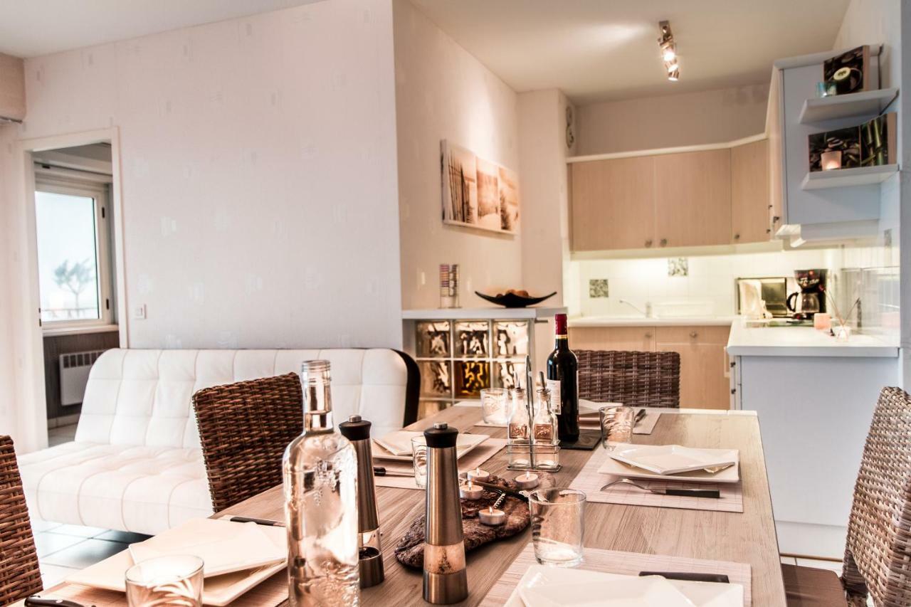 Front De Apartment *